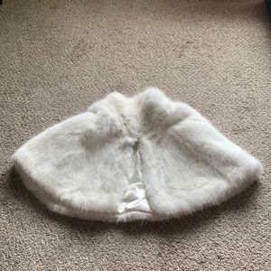 Faux fur white bridal shawl/capelet